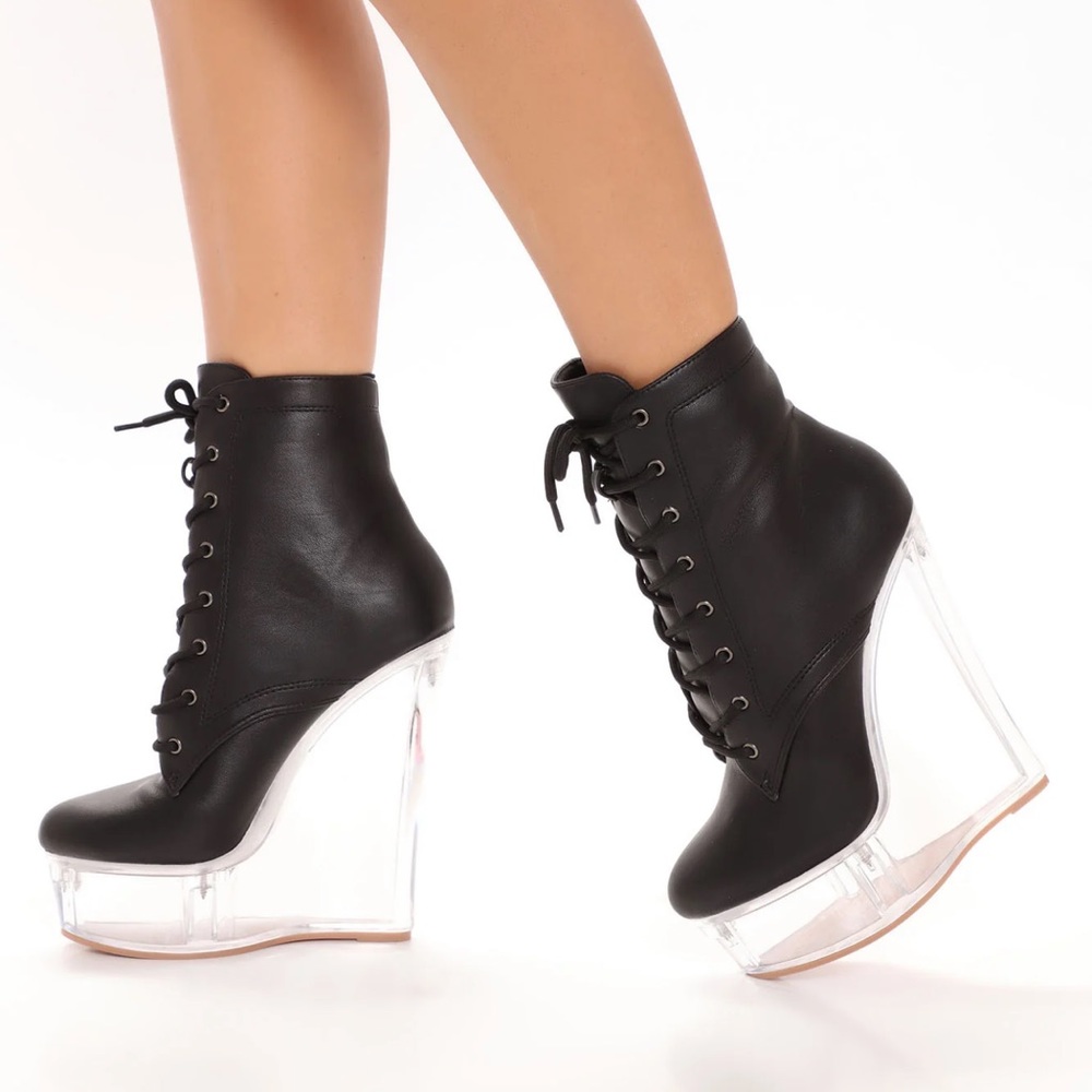 FASHION NOVA LOYOLA NEVER BETTER BOOTIES BRAND NEW SIZE 7 sold out